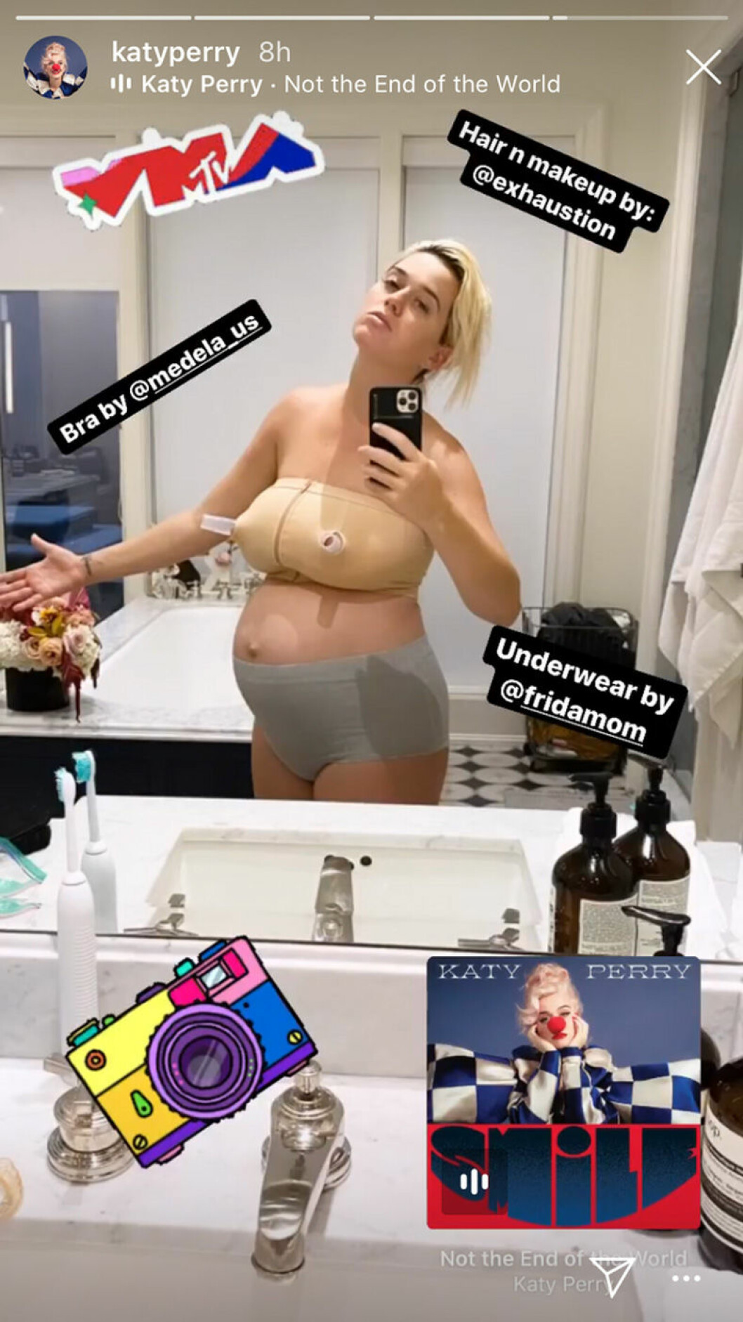 Katy Perry cirka en vecka efter förlossningen. Katy Perry en vecka efter förlossningen