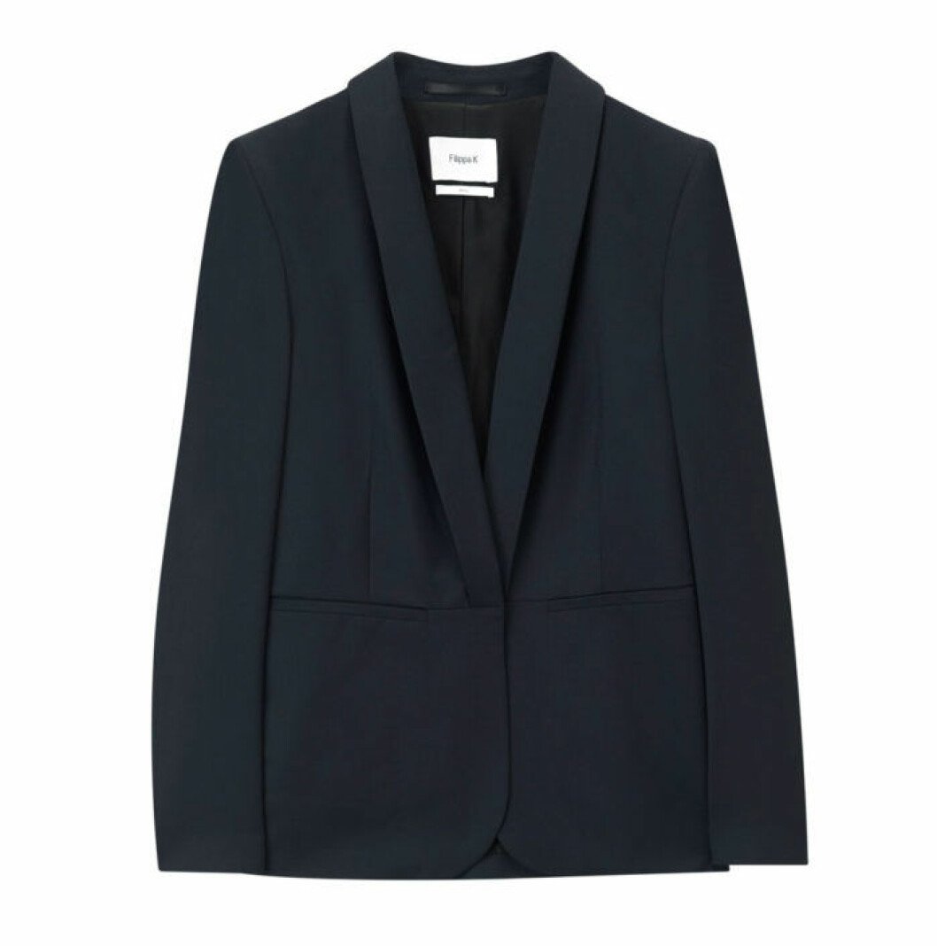<a href="http://www.filippa-k.com/se/woman/jackets-kavajer/ava-cool-wool-jacket-s15" target="_blank">Kavaj</a> i ull/elastan, XS–XL, 2 900 kr, Filippa K. Kavaj i ull/elastan