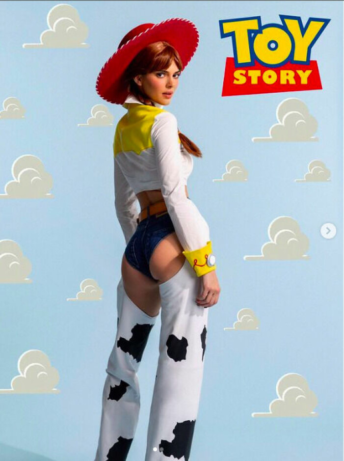 Kendall Jenner som Jessie i Toy Story 2. Kendall Jenner som karaktären Jessie ur filmen Toy Story 2 vid Halloween 2022.