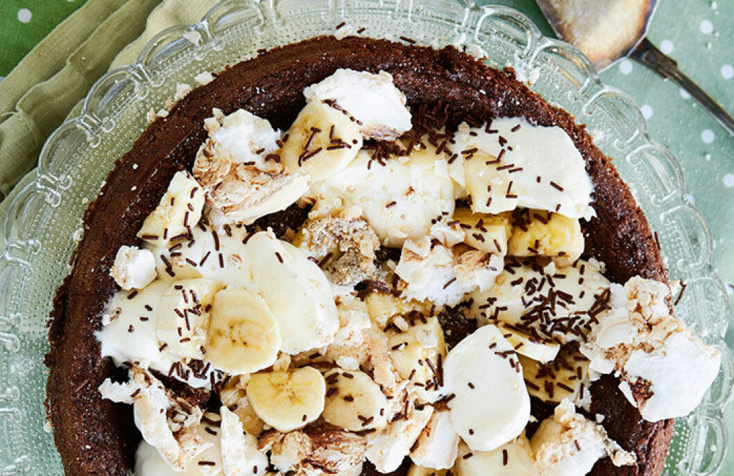 Kladdkaka med marängswiss-topping