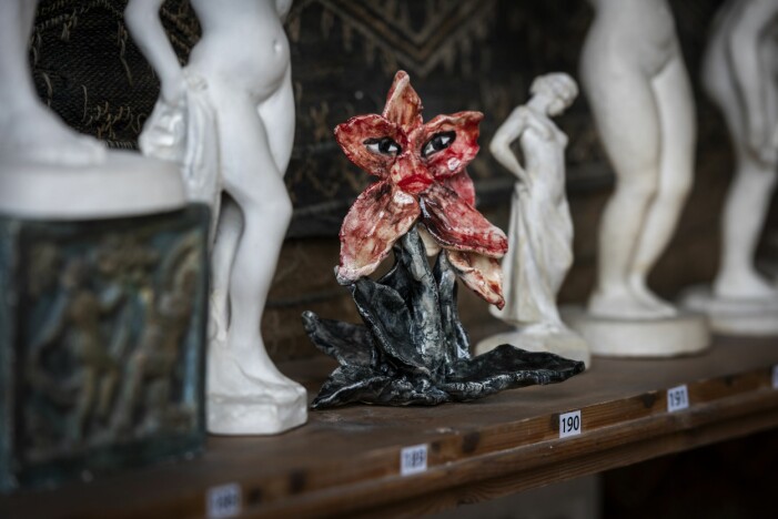 Klara Kristalovas figurer tar plats på Carl Eldhs Ateljémuseum . Klara Kristalova på Carl Eldhs Ateljémuseum.
