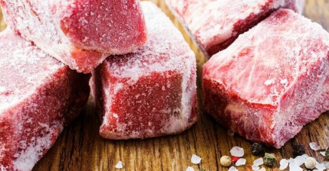 Kött som tinats i rumstemperatur bör inte frysas in igen.