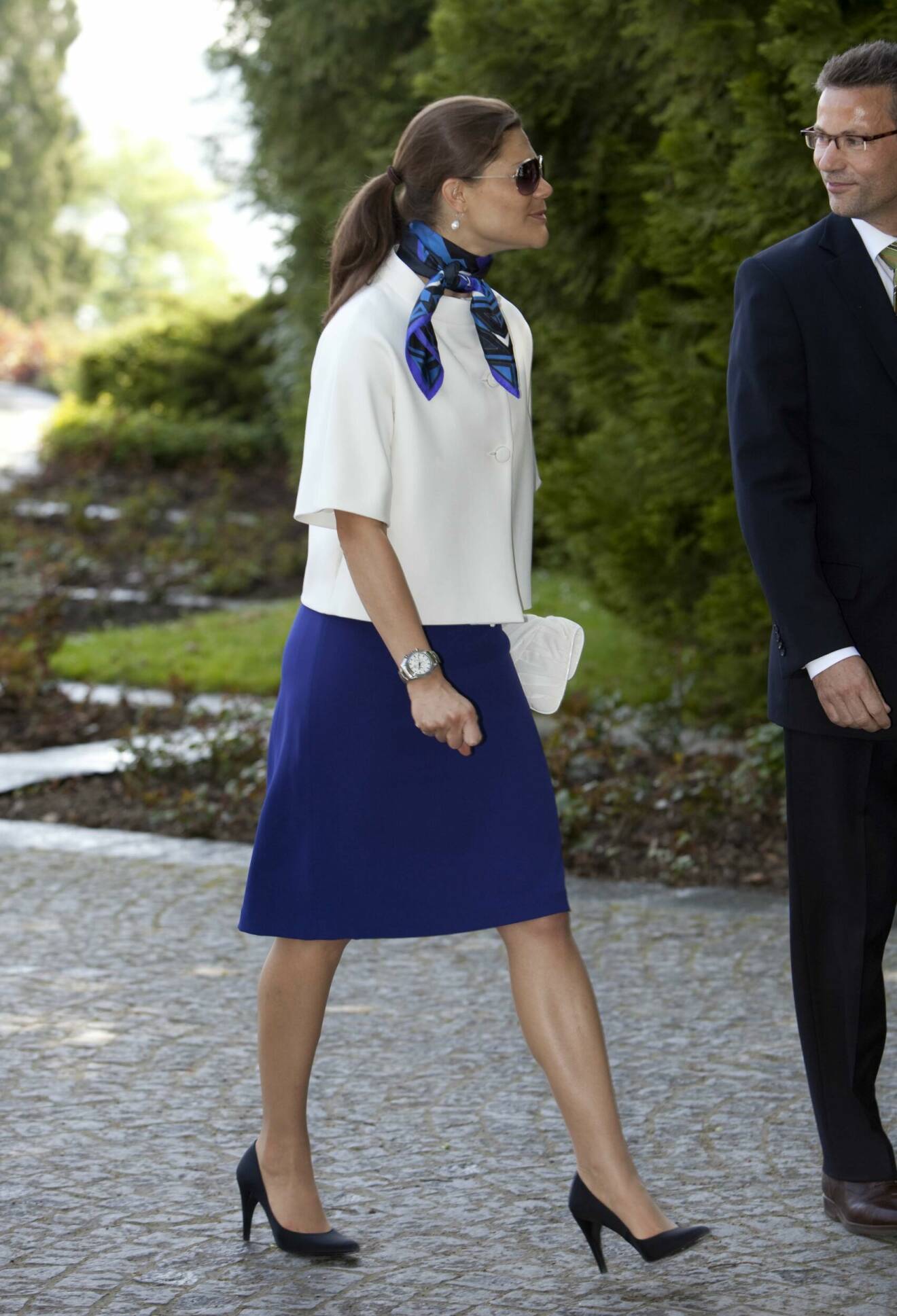 Kronprinsessan Victoria 2009 i blå kjol och scarf
