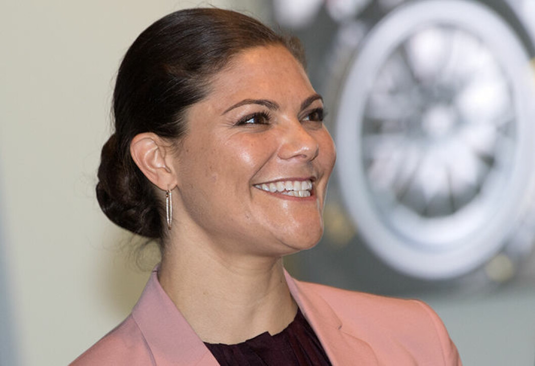 Även kronprinsessan Victoria är känd för sina strama hårknutar.