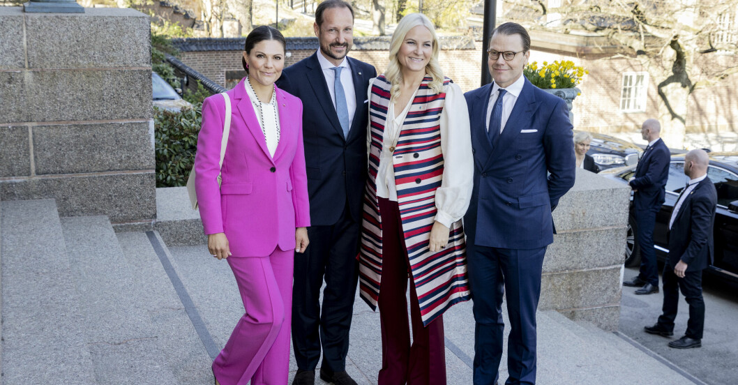 Kronprinsessan Victoria i lila kostym