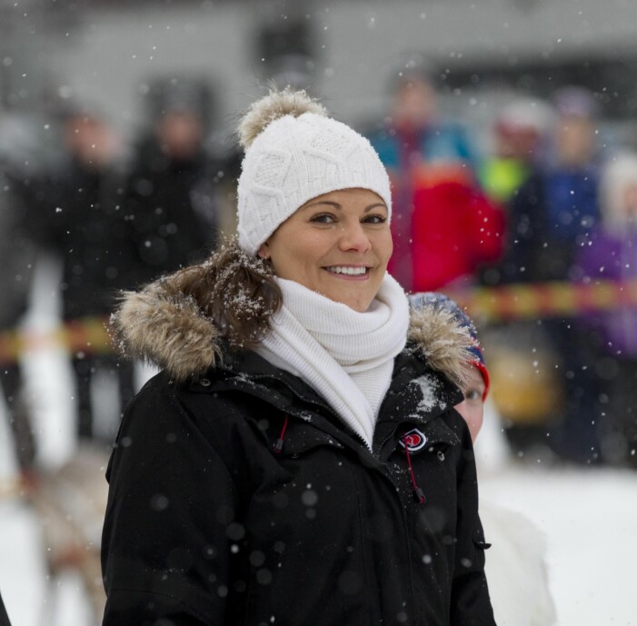 Crown princess VictoriaReindeer race, Jokkmokk 3 February 2011(c) Charles Hammarsten / IBL Kronprinsessan Victoria i en mössa med tofs med päls.