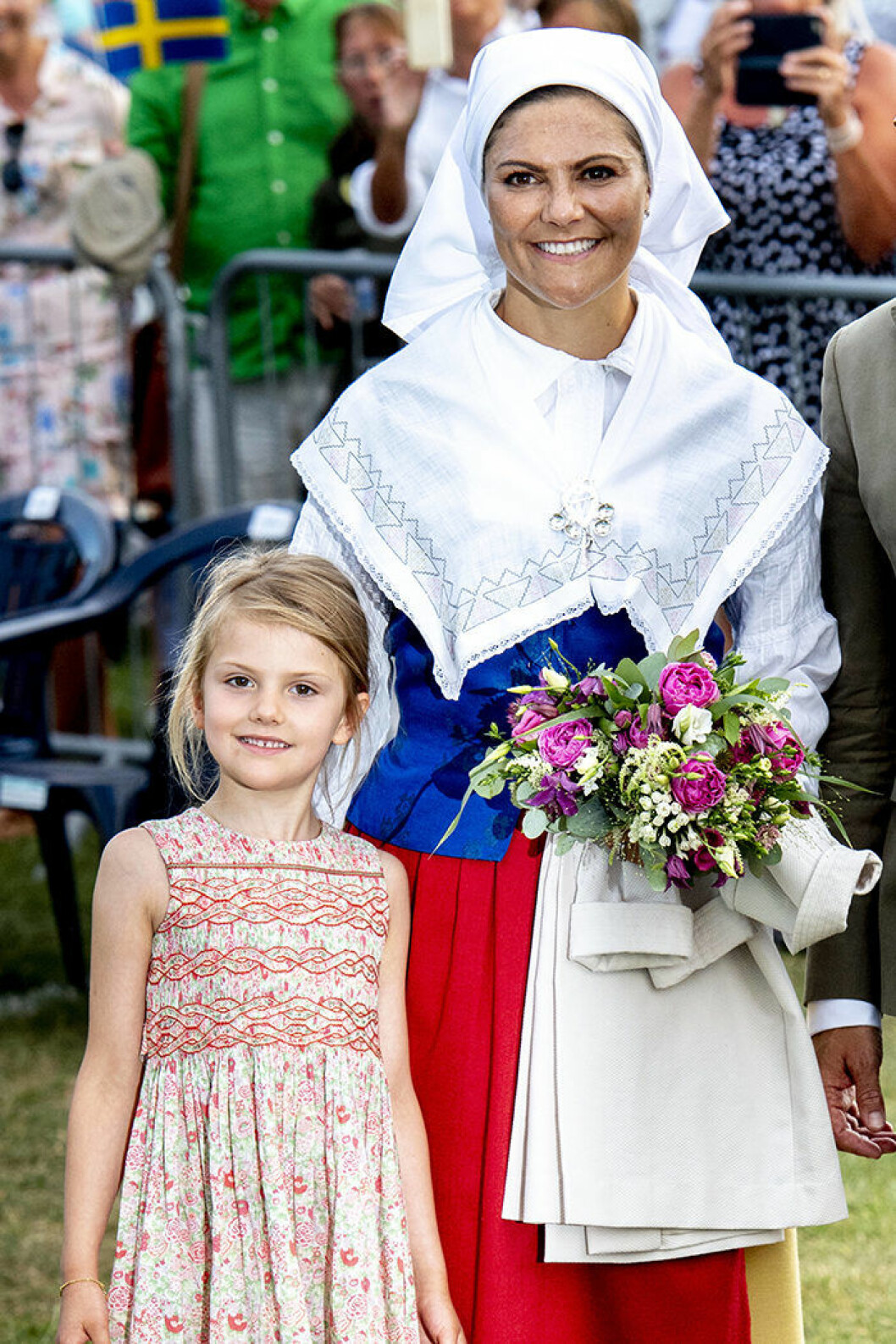Kronprinsessan Victoria i folkdräkt på Victoriadagen.