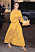 Kronprinsessan Victoria iklädd gul festklänning och matchande accessoarer.