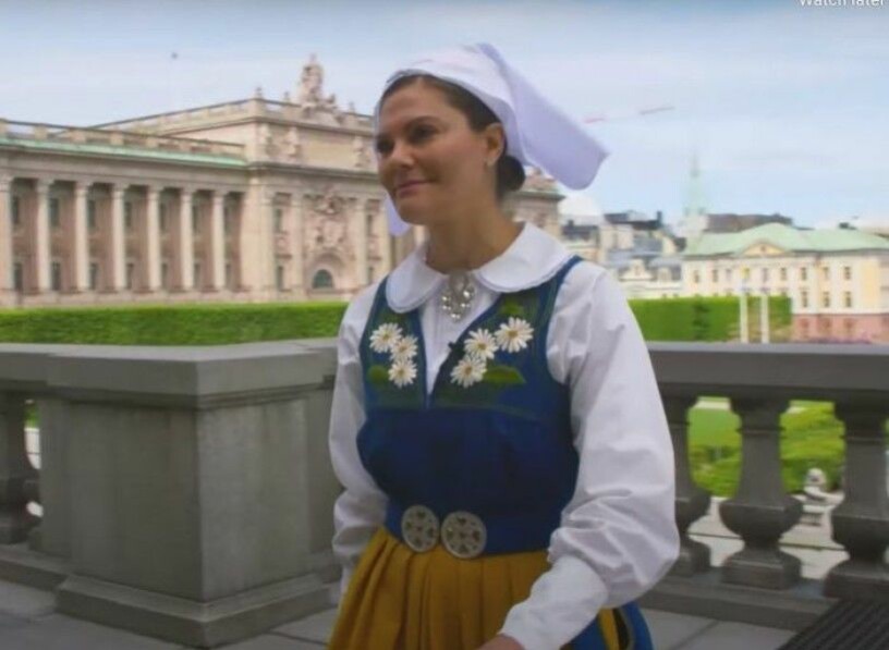 I somras såg vi kronprinsessan Victoria som slottsguide. Kronprinsessan Victoria