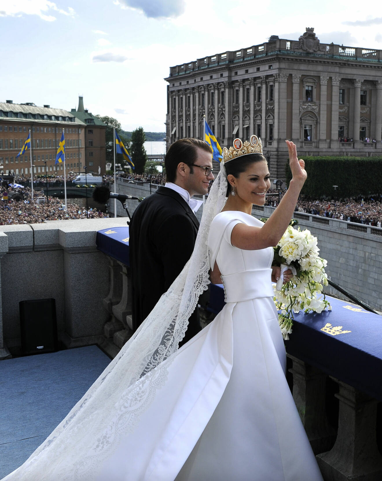 Kronprinsessan Victorias brudklänning designades av Pär Engsheden.