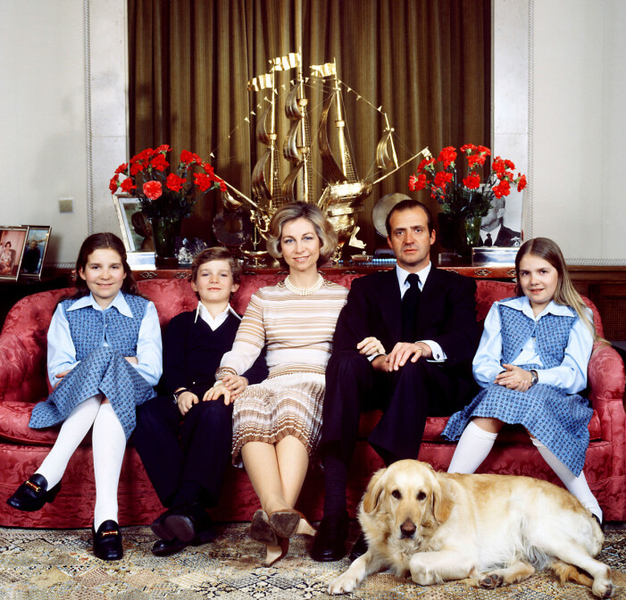 Prinsessan Elena, kronprins Felipe, drottning Sofia, kung Juan Carlos och prinsessan Cristina i det kungliga Zarzuela-palatset i Madrid 1978. Prinsessan Elena, kronprins Felipe, drottning Sofia, kung Juan Carlos och prinsessan Cristina i det kungliga Zarzuela-palatset i Madrid 1978.