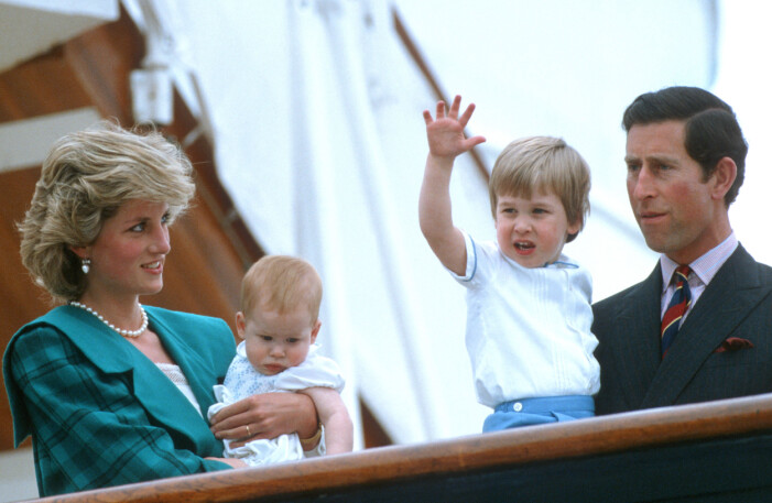 Familjen med prinsessan Diana, prins Charles och sönerna Harry och William. kungafamiljen med prinsessan diana, prins charles och sönerna harry och william