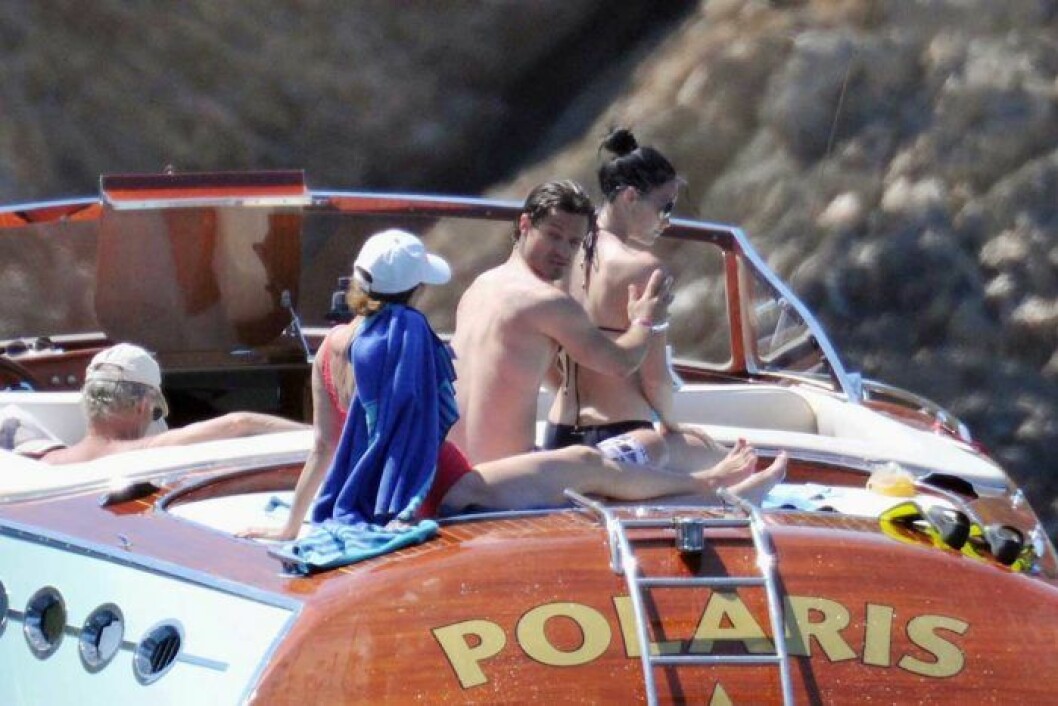 Sommar 2011. Sofia och Carl Philip semestrar med kungaparet på båten Polaris vid Rivieran. Kungaparet på Polaris