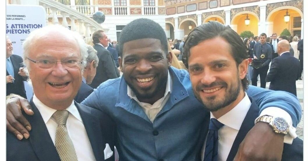 Kungen och prins Carl Philip poserar glatt jämte NHL-stjärnan PK Subban.