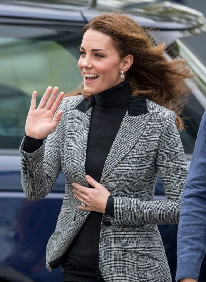 Kate Middleton kör helst neutrala naglar utan lack. Foto: TT Kate Middleton i neutrala naglar.