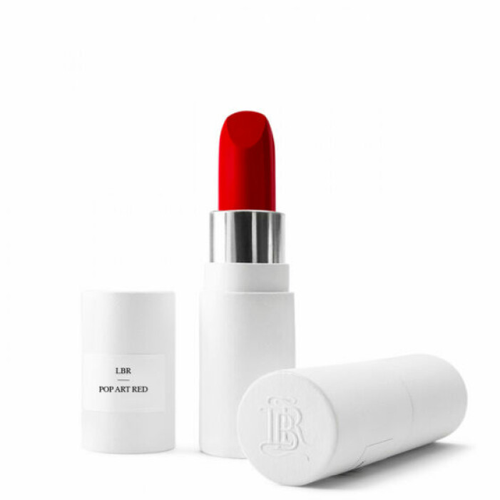 Rött läppstift i färgen Pop Art Red – <a target="_blank" rel="nofollow" href="https://apprl.com/al/7Tl7/">klicka på bilden för att komma direkt till det</a>. refillstift i pappförpackning från la bouche rouge