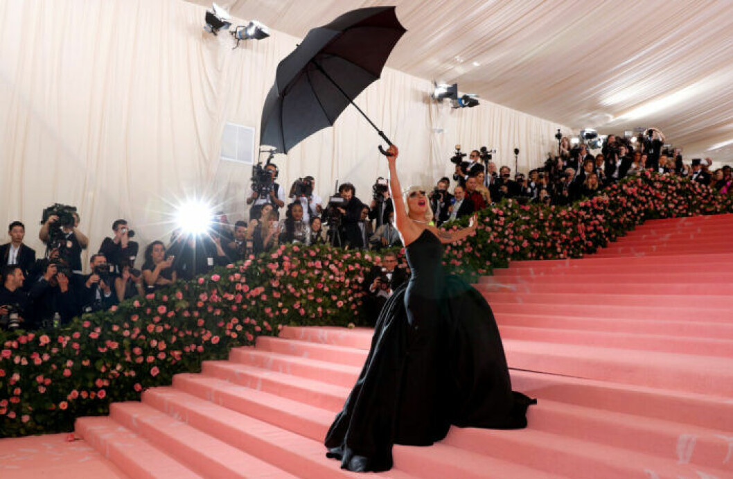 Lady Gaga i ombyte två på röda mattan