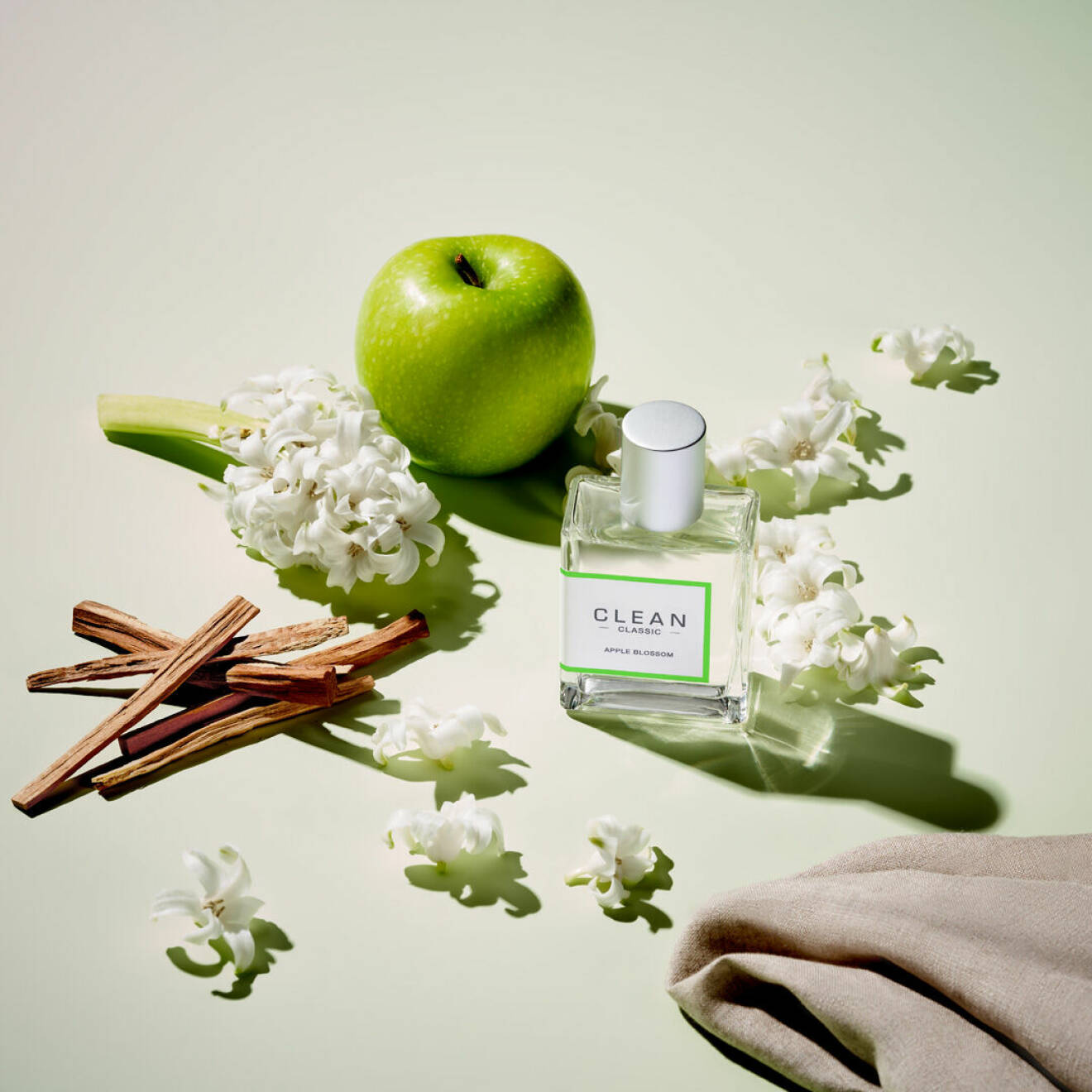lyxig parfym med äpple från clean classic