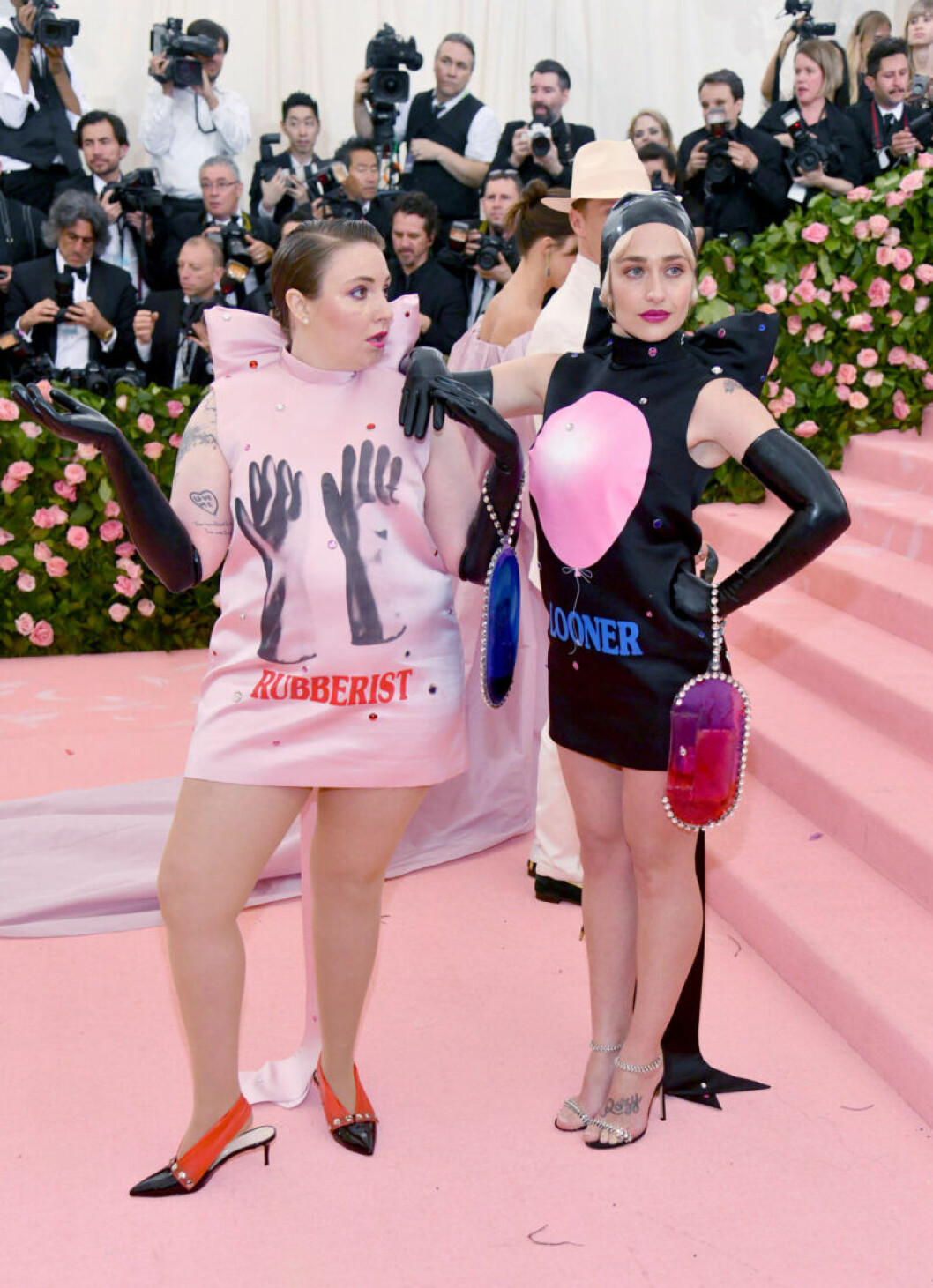 Lena Dunham och Jemima Kirke. Lena Dunham och Jemima Kirke på röda mattan