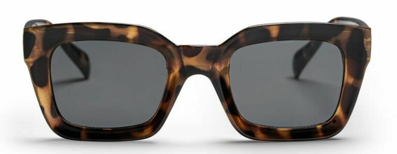 Trendiga leopardmönstrade solglasögon från H&amp;M