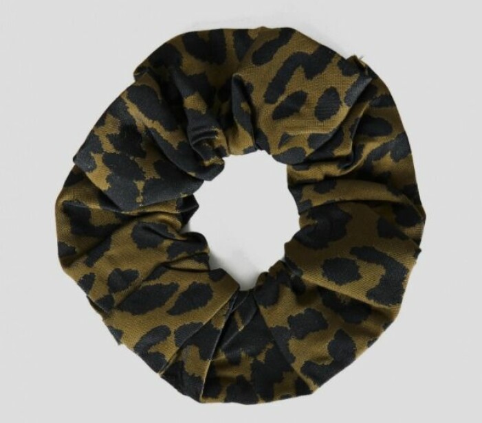 leo scrunchie ganni