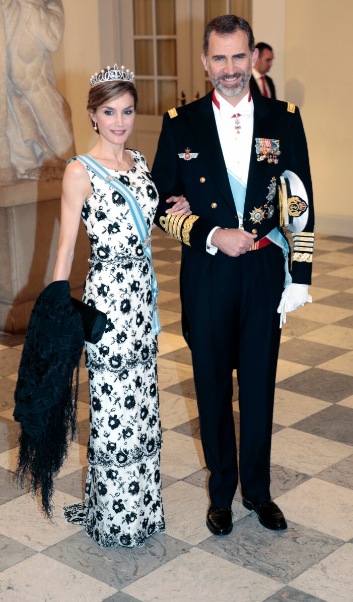 Drottning Letizia och kung Felipe ska försöka rädda den spanska monarkin. Drottning Letizia och kung Felipe av Spanien