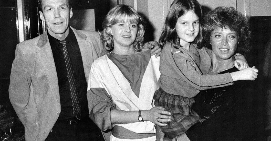 Lill-Babs, Monica och Jennifer (och Jennifers pappa) 1983. Lill-Babs, Monica och Jennifer (och Jennifers pappa) 1983.