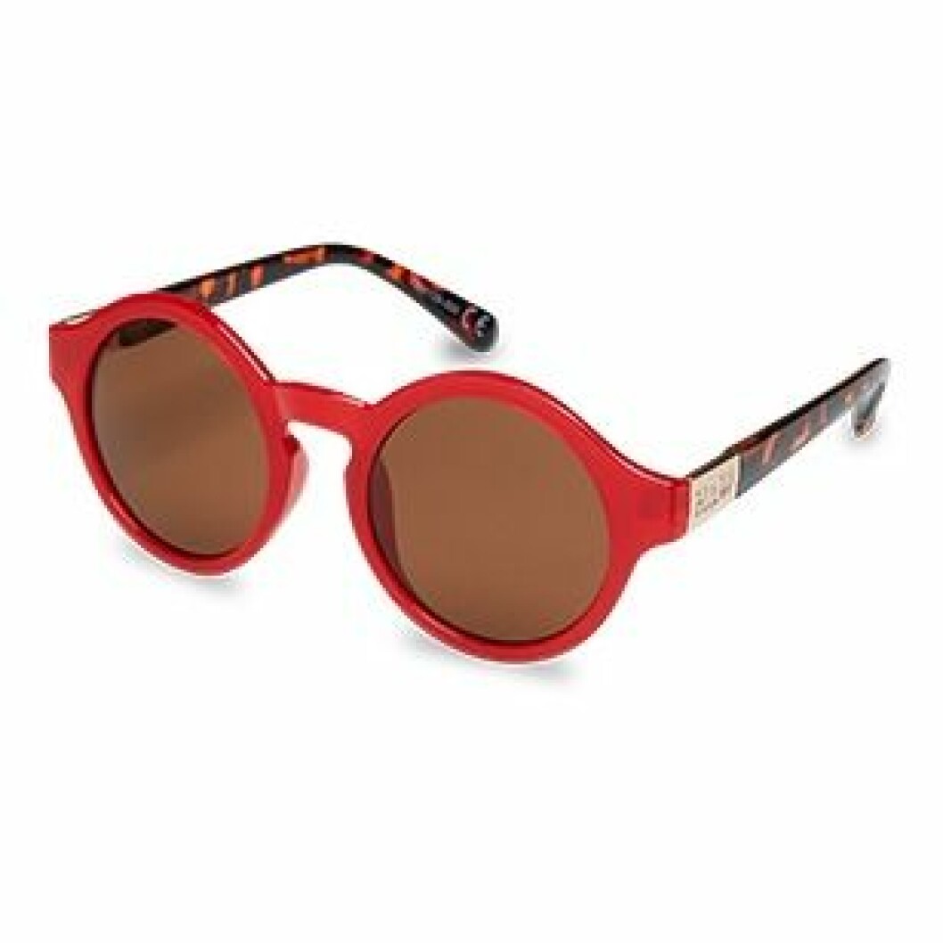 <a href="http://www.lindex.com/se/dam/accessoarer/solglasoegon/7410378/Solglasoegon/?styleId=82472483" target="_blank">Röda</a>, 99 kr, Lindex. roda-solgalsogon-lindex