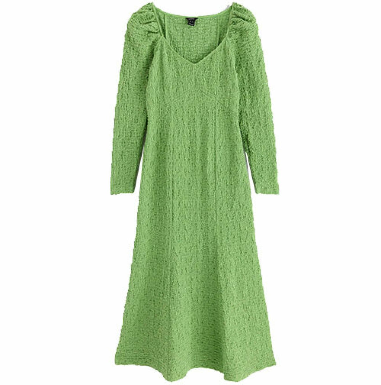 Grön midiklänning med långa puffärmar från Lindex