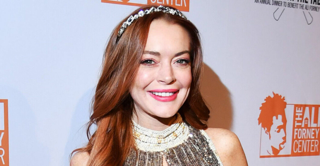 Lindsay Lohan fick hjälp ur sin ekonomiska knipa av kollegan Charlie Sheen. Lindsay Lohan