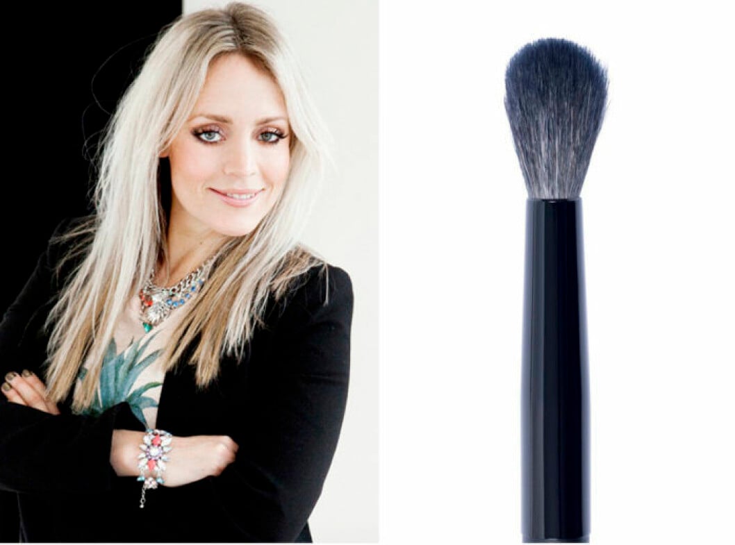<strong>Line Ahnström</strong><br>– Jag har precis varit med och tagit fram verktyg till Nicci Welsh och bland dem finns en ögonskuggspensel i naturhår som heter Eye Blend. Den blandar alla produkter felfritt, fasta som lösa, och är speciellt bra på att tona färger så att de smälter ihop naturligt på ögonlocket.<br><em>Eye Blend</em>, ca 270 kr, Nicci Welsh/<a href="http://nicciwelshshop.com/" target="_blank">nicciwelshshop.com</a> Line Ahnström – Jag har precis varit med och tagit fram verktyg till Nicci Welsh och bland dem finns en ögonskuggspensel i naturhår som heter Eye Blend. Den blandar alla produkter felfritt, fasta som lösa, och är speciellt bra på att tona färger så att de smälter ihop naturligt på ögonlocket. Eye Blend, ca 270 kr, Nicci Welsh/www.nicciwelshshop.com