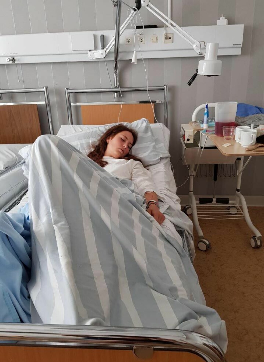 Sommaren 2018 drabbades Linn Larsen, då bara 20 år gammal, av en massiv stroke. På sjukhusets strokeavdelning fick hon lära sig att både gå och prata igen.