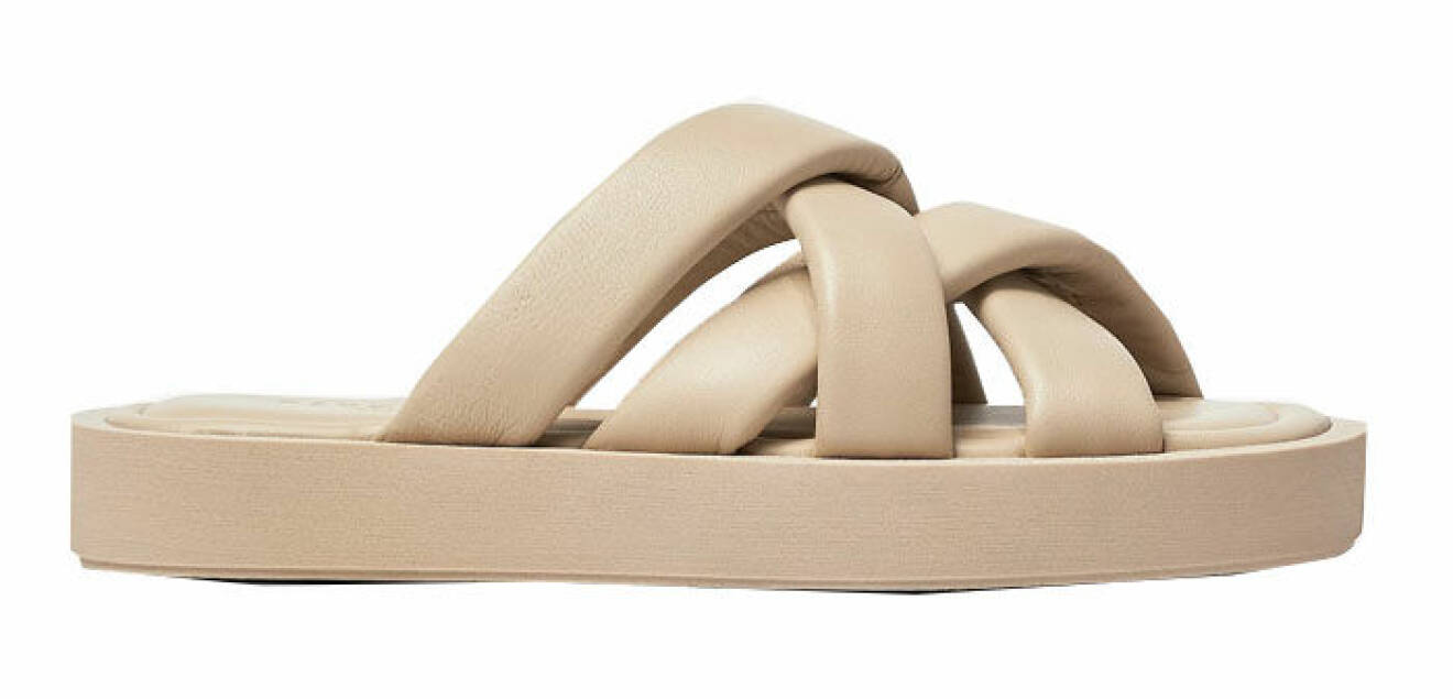 ljusbeige vadderade sandaler med breda remmar från Pavement