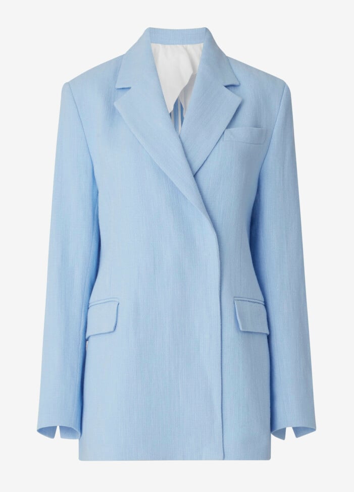 Ljusblå blazer från Dagmar i vårens trend med pasteller.