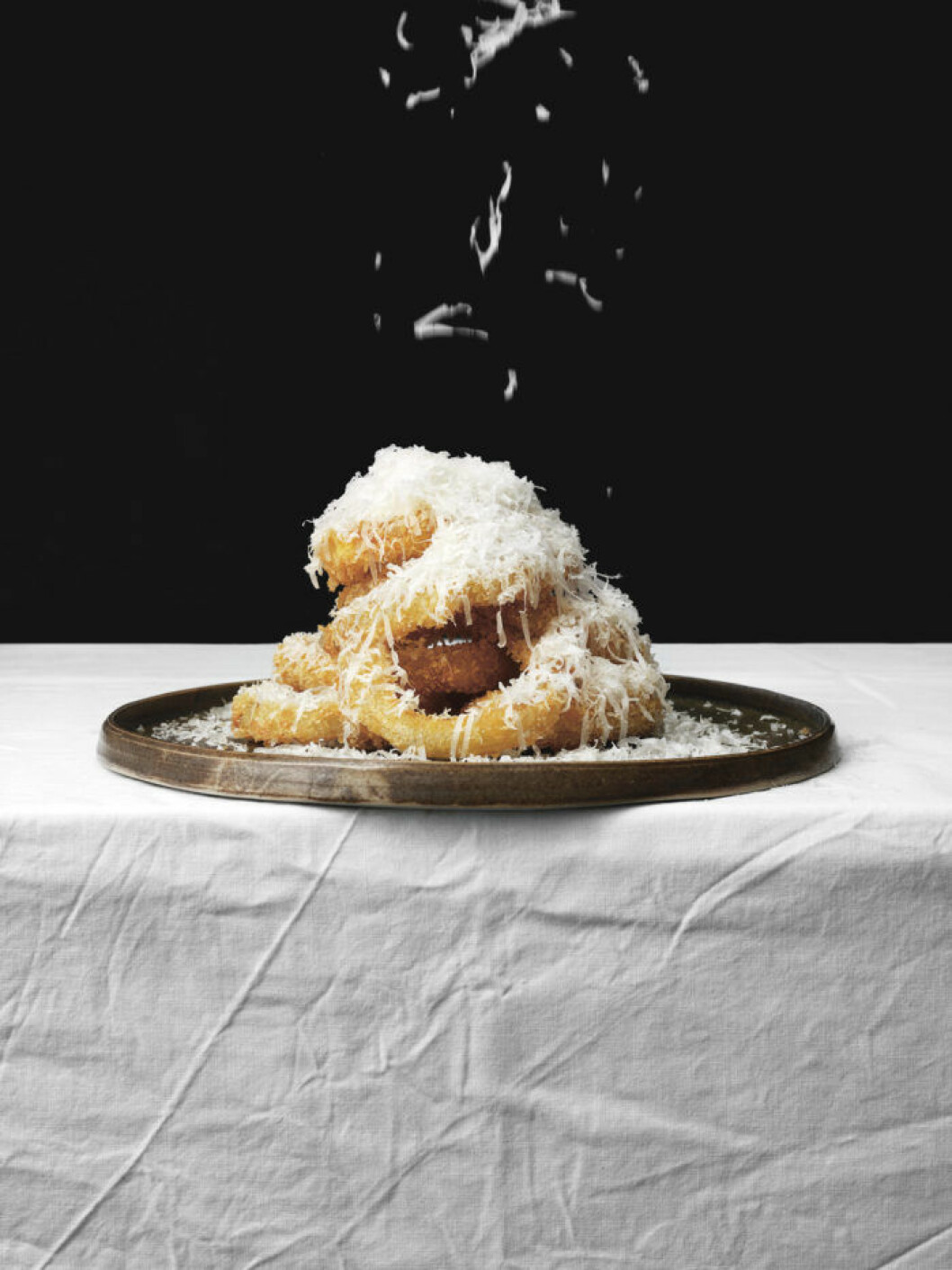 Lökringarna med honung och parmesan. Lökringarna med honung och parmesan.