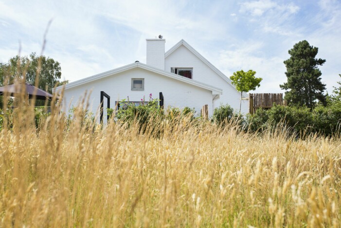 Hemma hos paret Moritz i Skanör. Huset bland åkrarna.