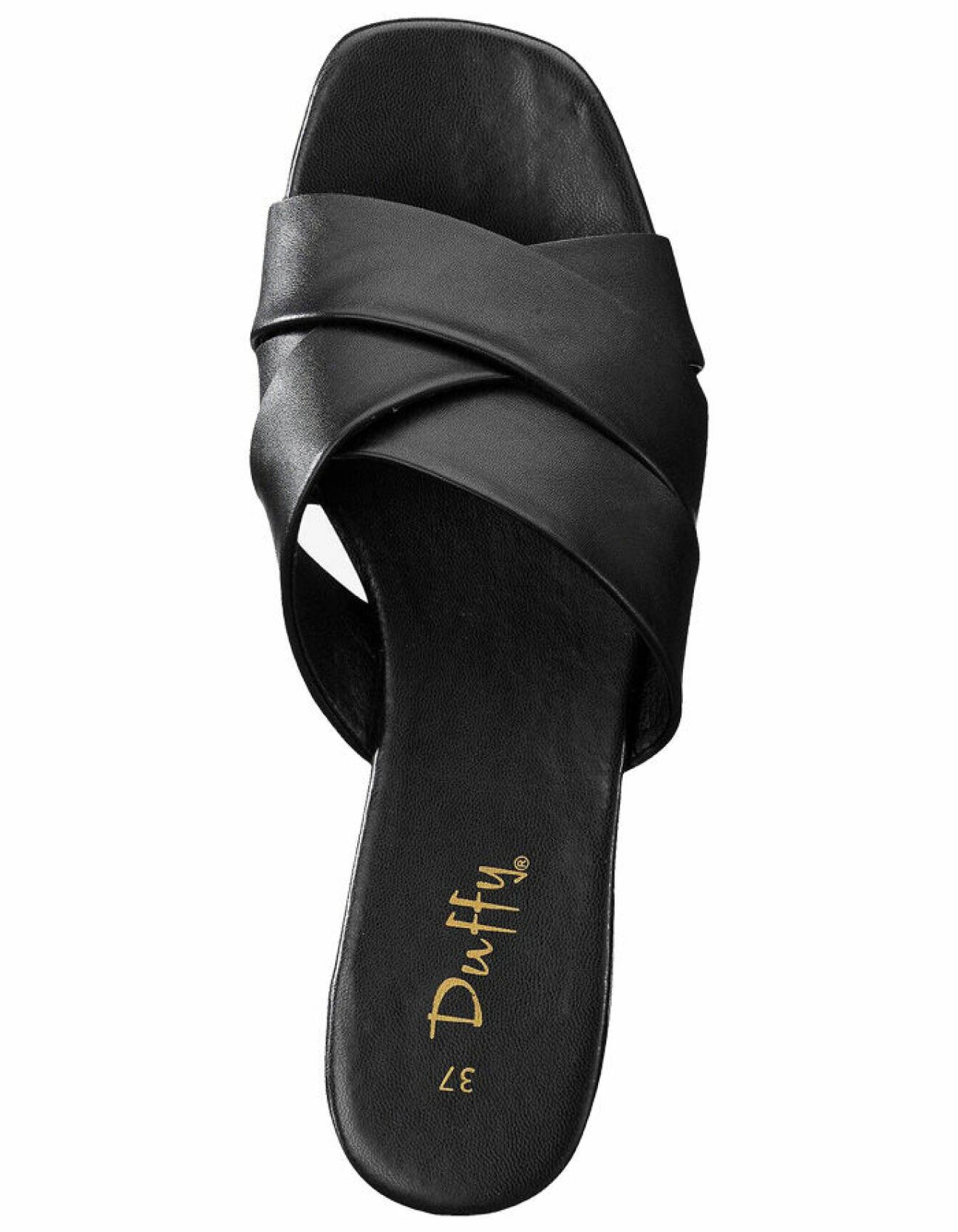 svart sandal för dam i läderimitation med korsade remmar från duffy