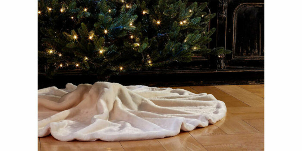 Lyxig julgransmatta i vit färg