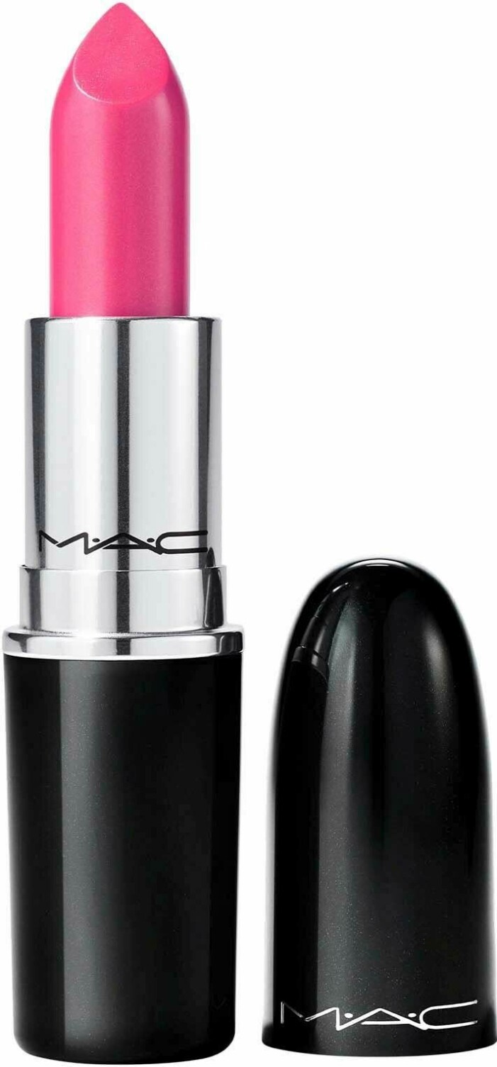 Läppstift Candy yum yum, 229 kr, Mac Cosmetics. <a target="_blank" rel="nofollow" href="https://dot.kicks.se/t/t?a=1179647808&as=1218462148&t=2&tk=1&url=https://www.kicks.se/mac/makeup/lappar/lappstift/matte-lipstick-candy-yum-yum&epi=FE-mod-ALSW-rosa-print-mac-lappstift-">Klicka på bilden för att komma direkt till läppstiftet</a>. Läppstift från Mac Cosmetics.