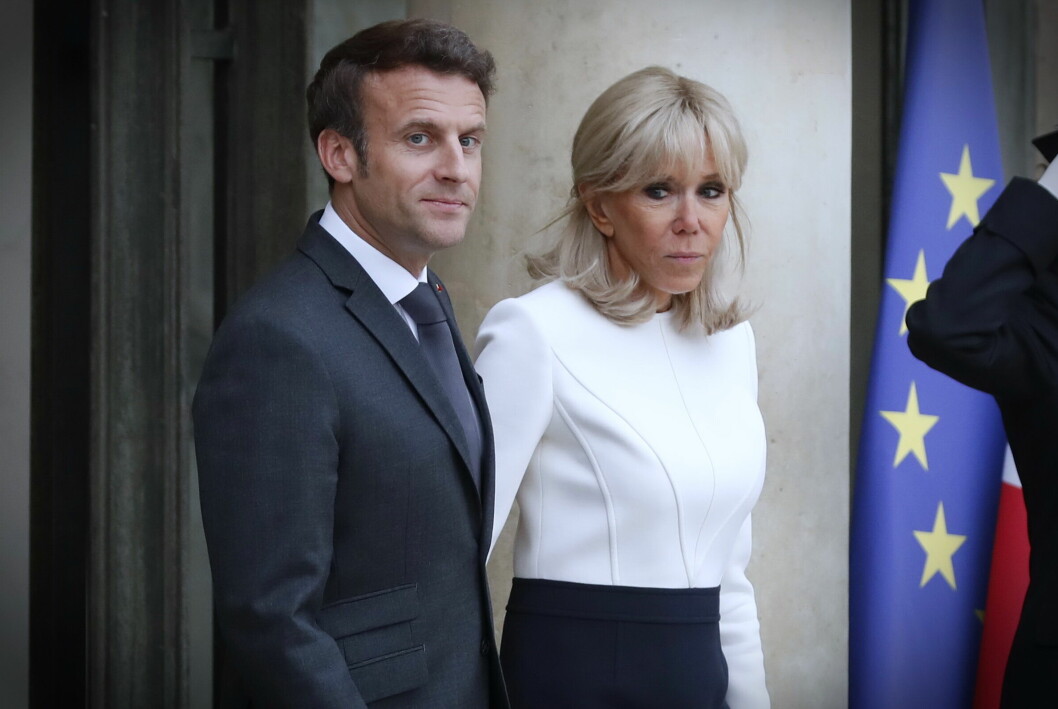 Det skiljer 25 år mellan Emmanuel Macron och hustrun Brigitte.