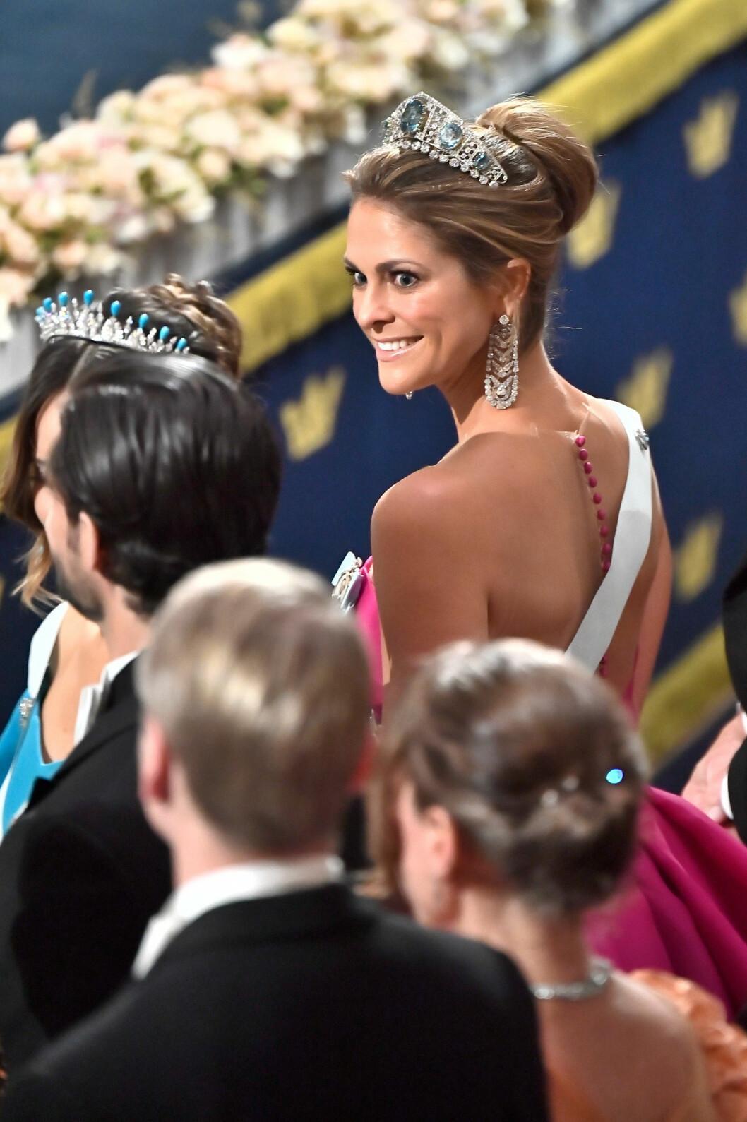 Prinsessan Madeleines tiara med vackra akvamariner. Prinsessan Madeleine på Nobel 2019.