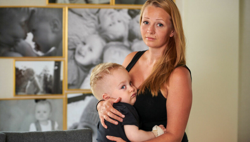 Mamma Malin med sonen Elton som smittades av herpes i samband med förlossningen. .