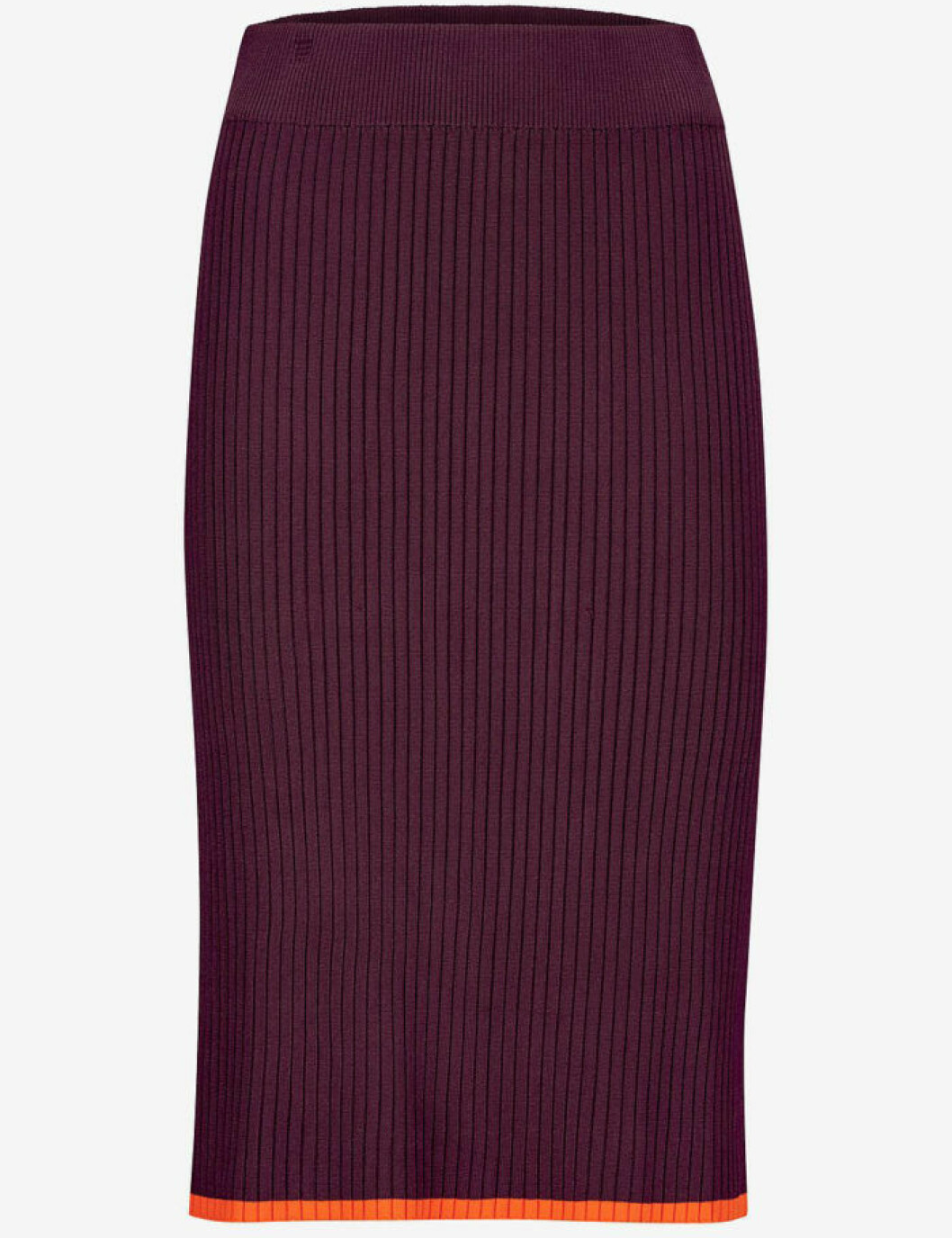 Det är snyggt att låta bänkskiva och stänkskydd gå i samma material. Foto: Pia Ulin Styling: Lotta Agaton för Marbodal Kök med stenskiva och träskåp från Marbodal