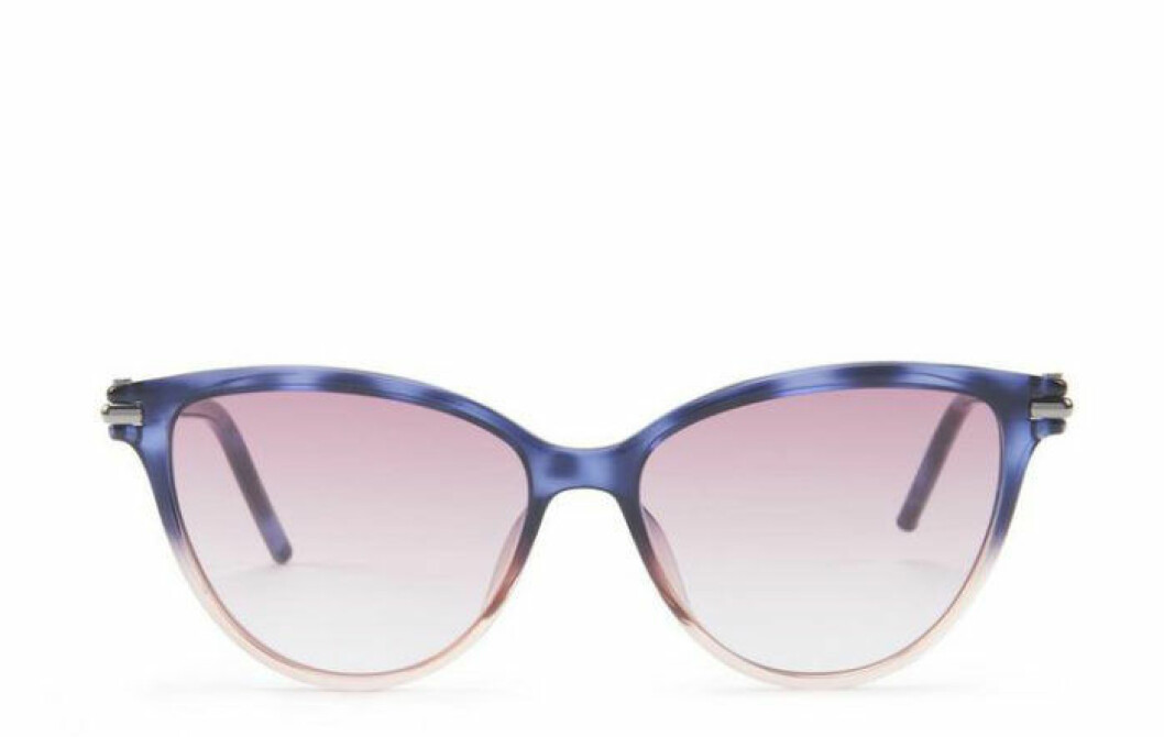 <a href="http://www.marcjacobs.com/cat-eye-d%C3%A9grad%C3%A9-sunglasses/M8000198.html?dwvar_M8000198_color=238&ptype=productpage&viewmode=Sunglasses_#start=8" target="_blank">Tvåfärgade</a>, 1 600 kr, Marc Jacobs. solglasogon-marc-jacobs
