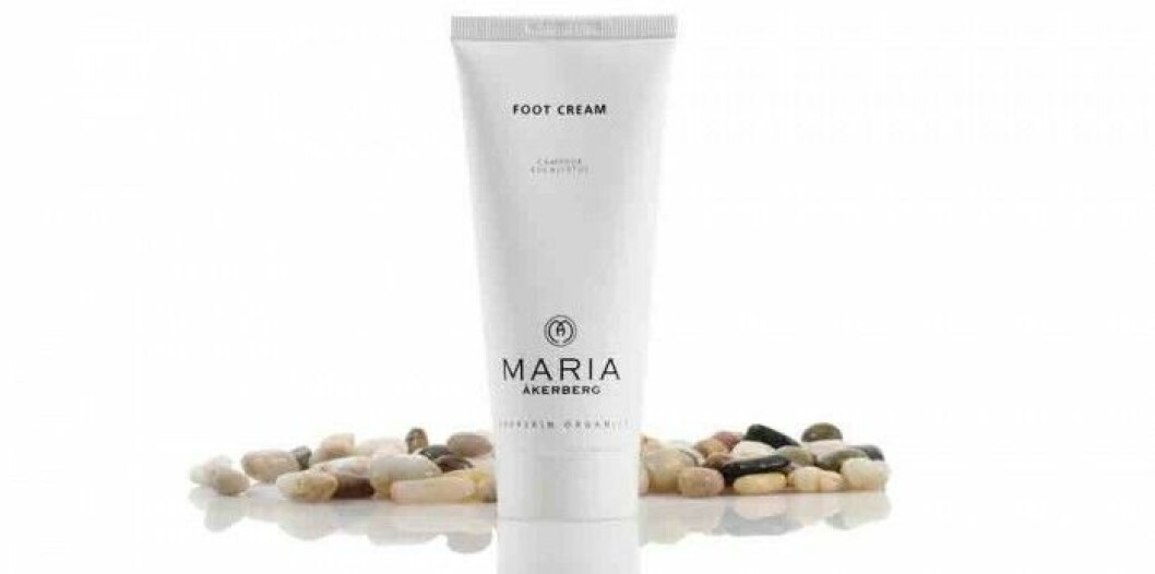 <strong>Skönt grönt</strong><br>Foot Cream från Maria Åkerberg lämnar fötterna mjuka redan efter första insmörjningen. Innehåller rapsolja, bivax och härliga örtextrakt. Ca 125 kr. Skönt grönt Foot Cream från Maria Åkerberg lämnar fötterna mjuka redan efter första insmörjningen. Innehåller rapsolja, bivax och härliga örtextrakt. Ca 125 kr.