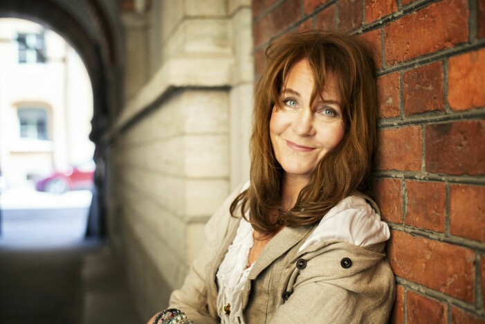 I föreställningen med samma namn som boken berättar Maria Lundqvist historier ur sitt liv. Maria Lundqvist