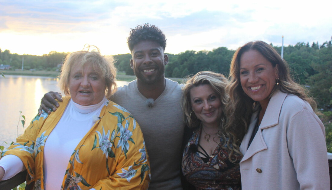 Marianne Mörck tillsammans med John Lundvik, Sarah Dawn Finer och Renée Nyberg i <em>Renées brygga </em>i TV4. Marianne Mörck, John Lundvik, Sarah Dawn Finer och Renée Nyberg i Renées brygga i TV4.
