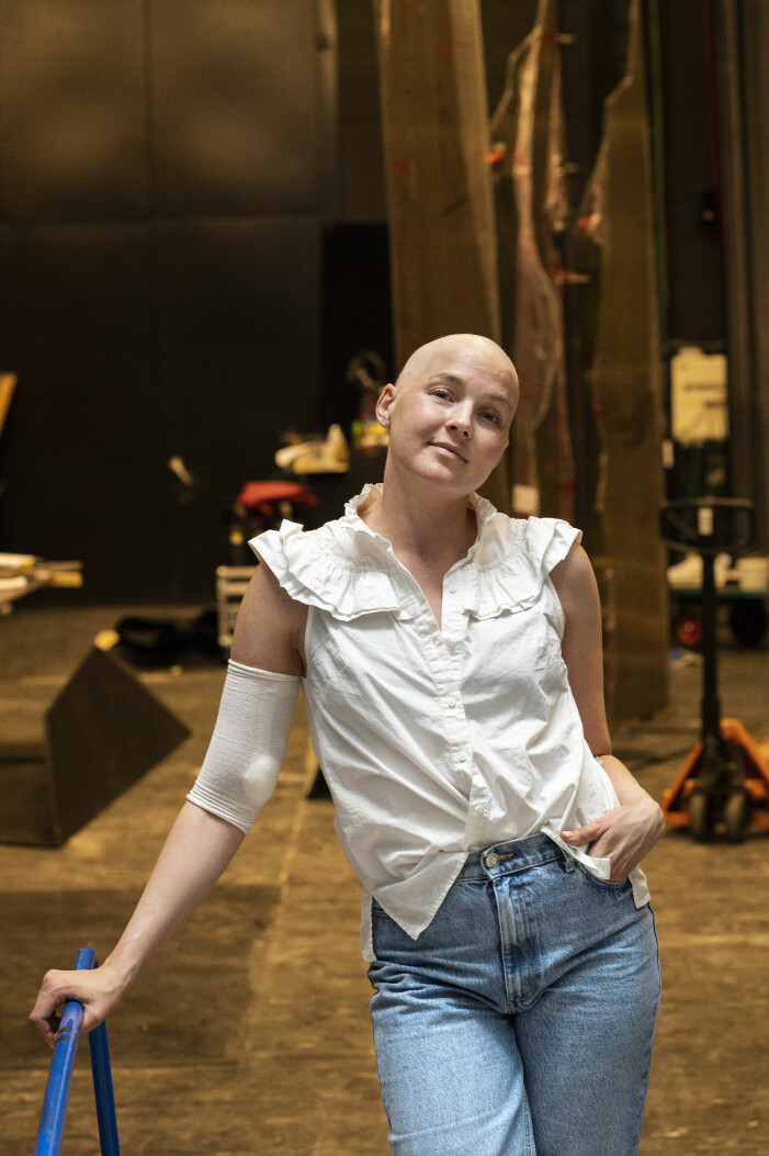 Målbilden är att komma tillbaka till scenen efter behandlingarna. Matilda Ambré på Kulturhuset Spira i Jönköping.