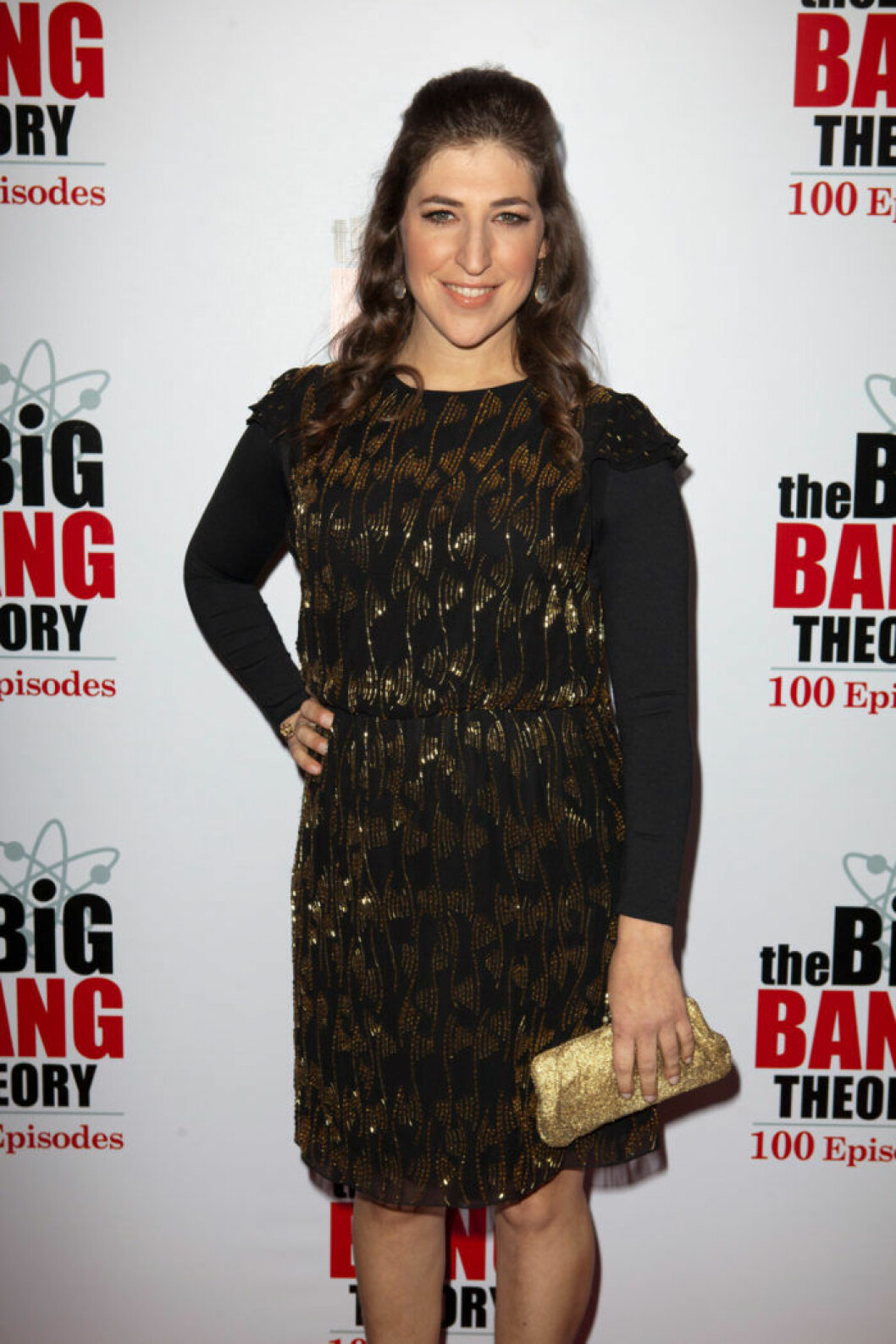 Mayim Bialik har fått hård kritik för sin krönika om Harvey Weinstein och sexuella trakasserier.