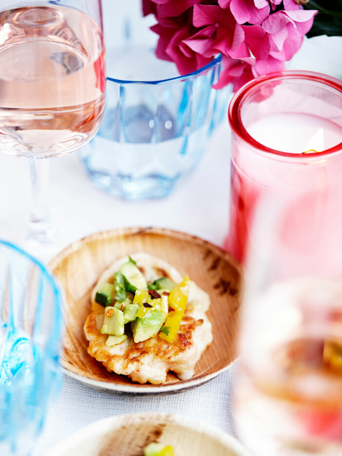 Perfekt smårätt med mycket smak. Krabbpannkaka med avokadosalsa